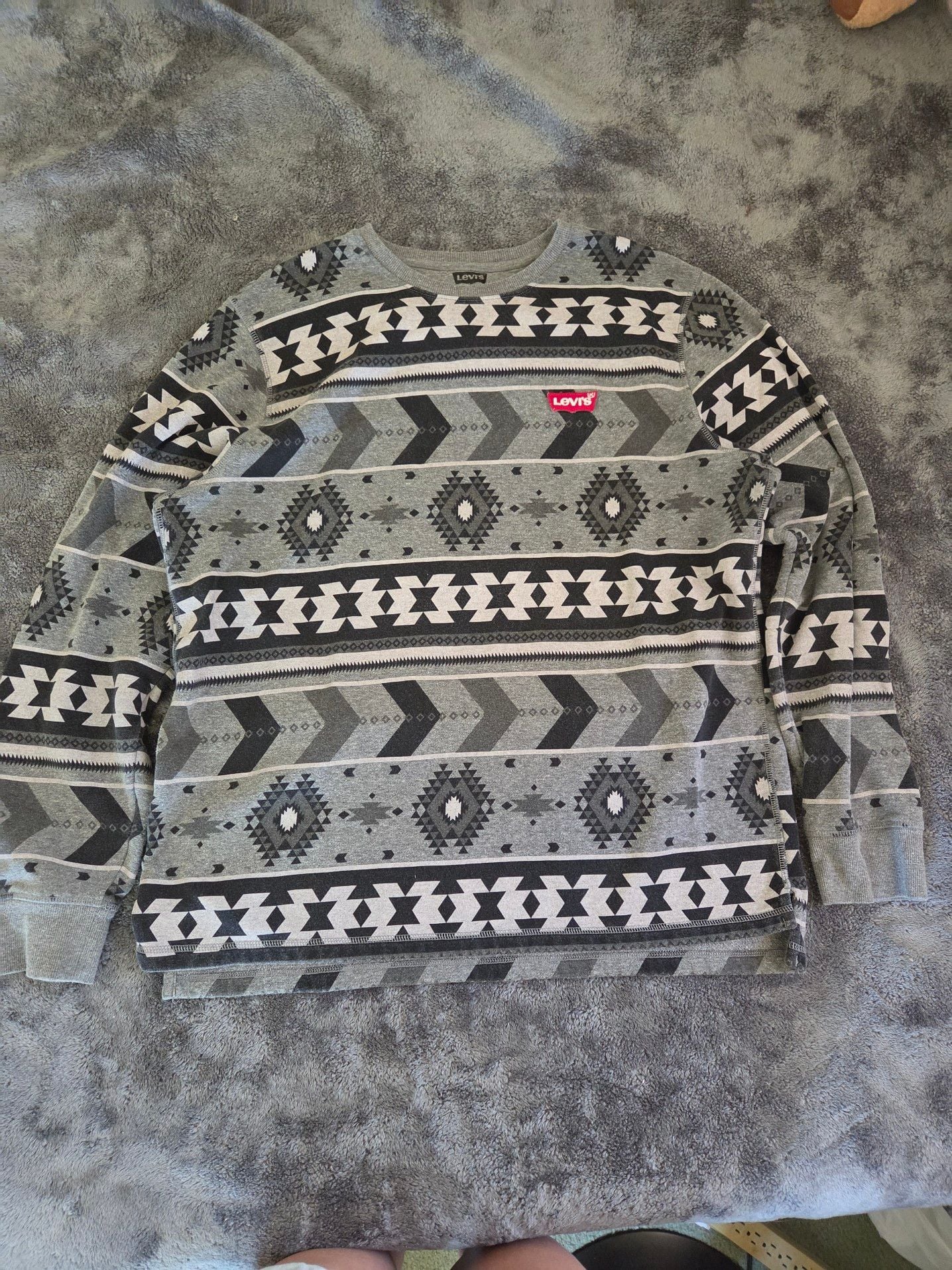 Levi's Men's XL Gray Geometric Pattern Long Sleeve Crewneck Shirt 2