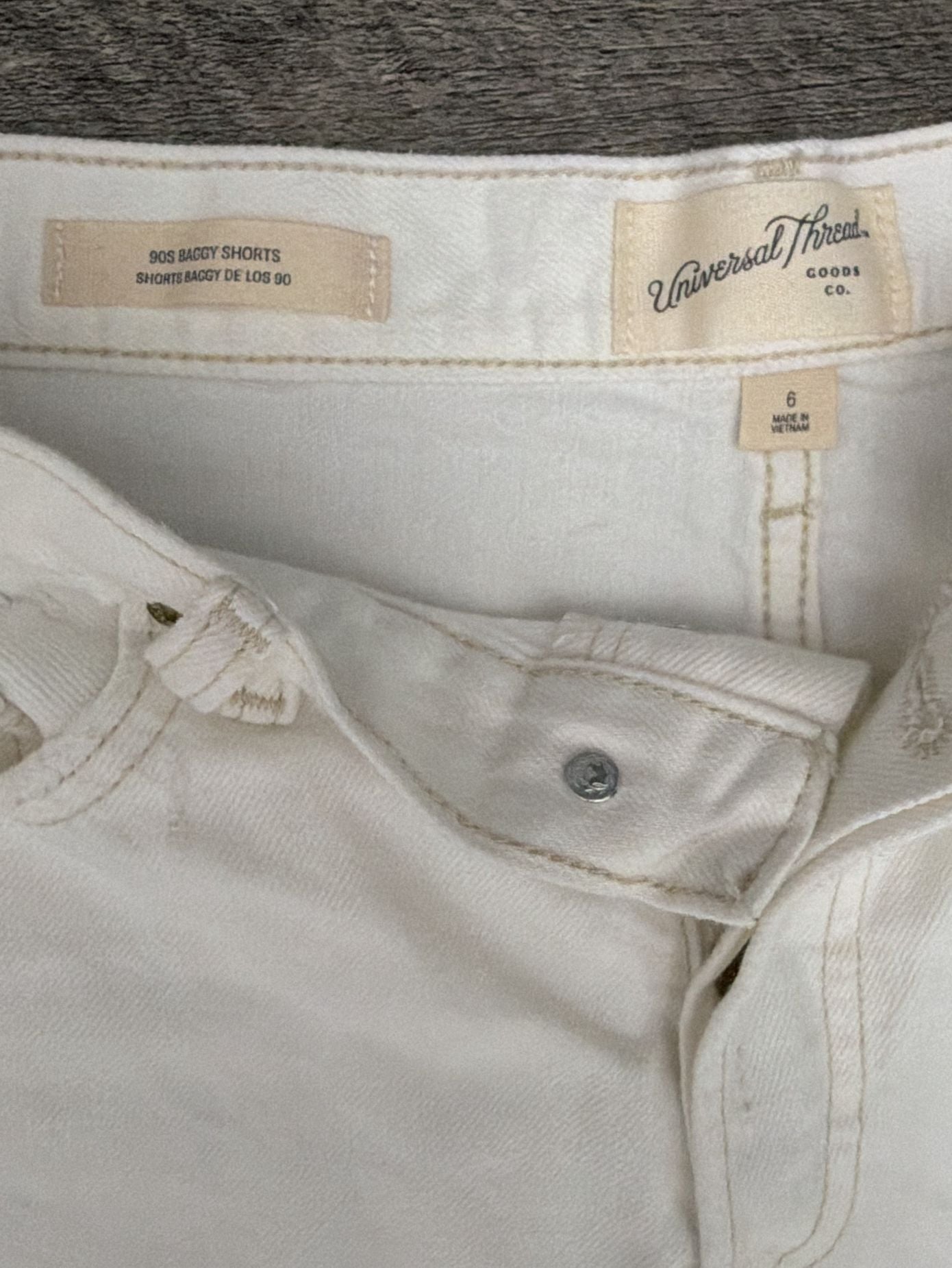 Universal Thread 90s Baggy Shorts White Size 6 4