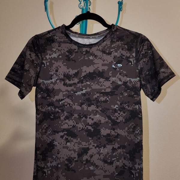 Champion Power Core Boys Digital Camo Athletic Shirt Size XL (16-18)