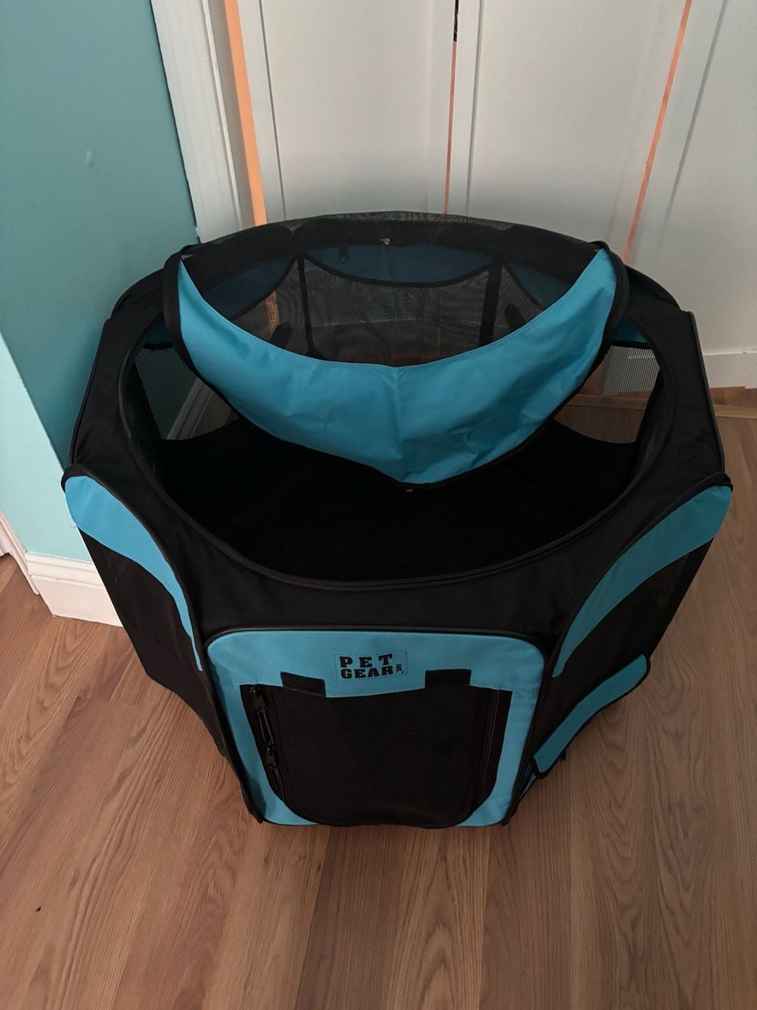 Pet Gear pop able playpen in good condition 1