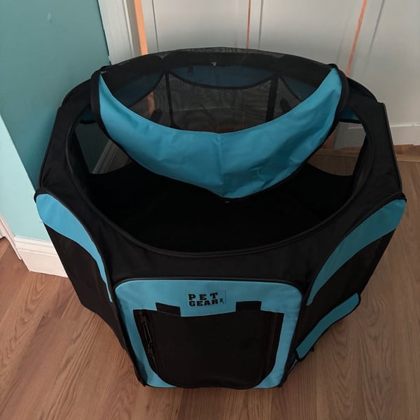 Pet Gear pop able playpen in good condition