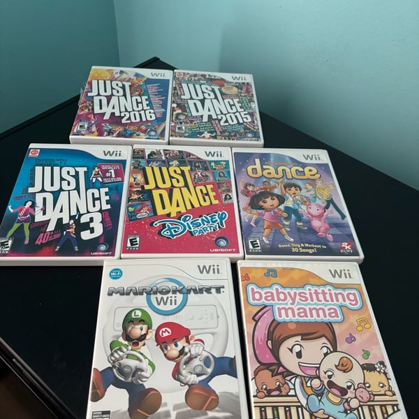 Nintendo Wii Game Lot - Just Dance 2016, 2015, 3, Disney Party, Nickelodeon Dance, Mario Kart, Babysitting Mama in good condition