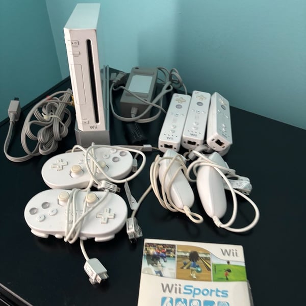 Nintendo Wii Console Bundle with extra handles and Wii Sports pack and Active Life Outdoor Challenge in good condition