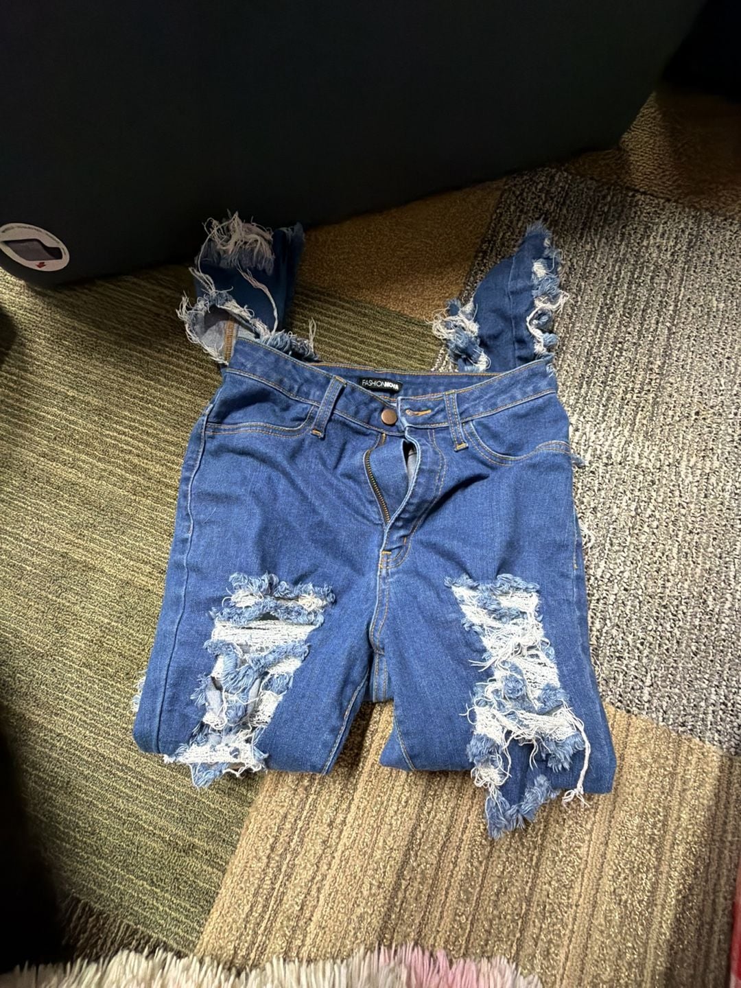Fashion Nova Distressed Skinny Jeans Size 7(28) 2