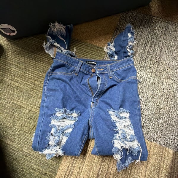Fashion Nova Distressed Skinny Jeans Size 7(28)