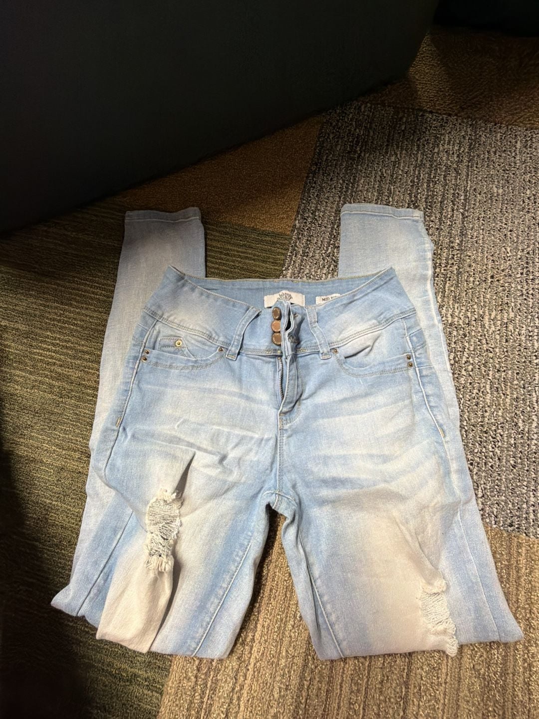 Wanna Betta Butt? Mid Rise Distressed Skinny Jeans Size 7/28 2