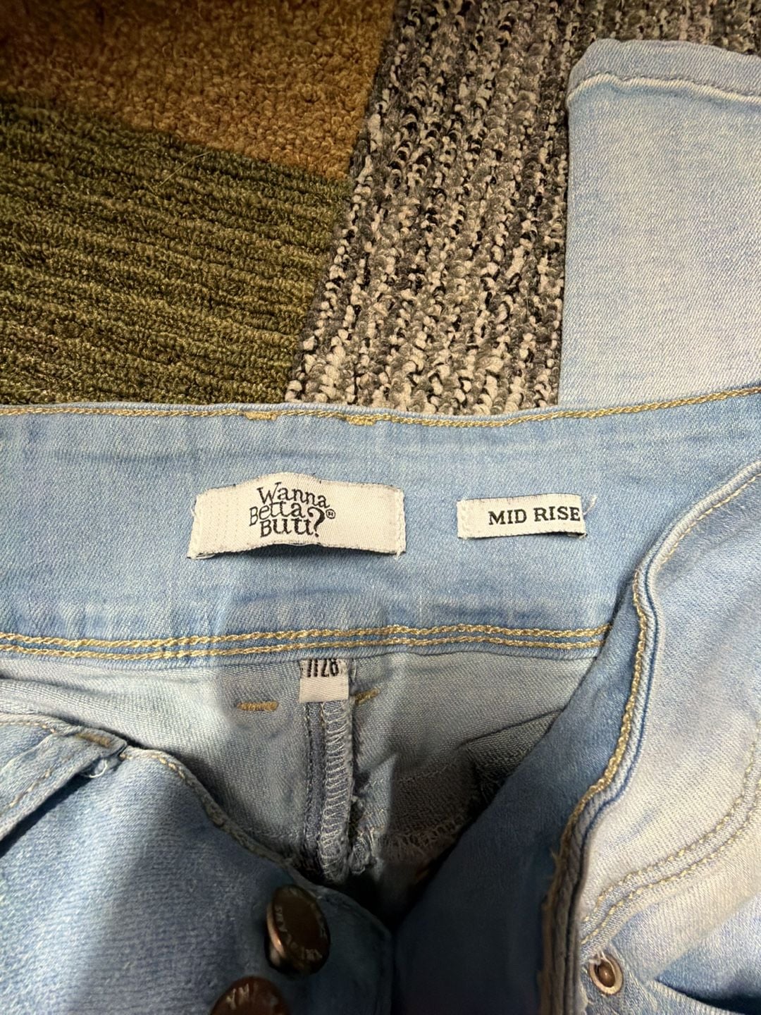 Wanna Betta Butt? Mid Rise Distressed Skinny Jeans Size 7/28 3
