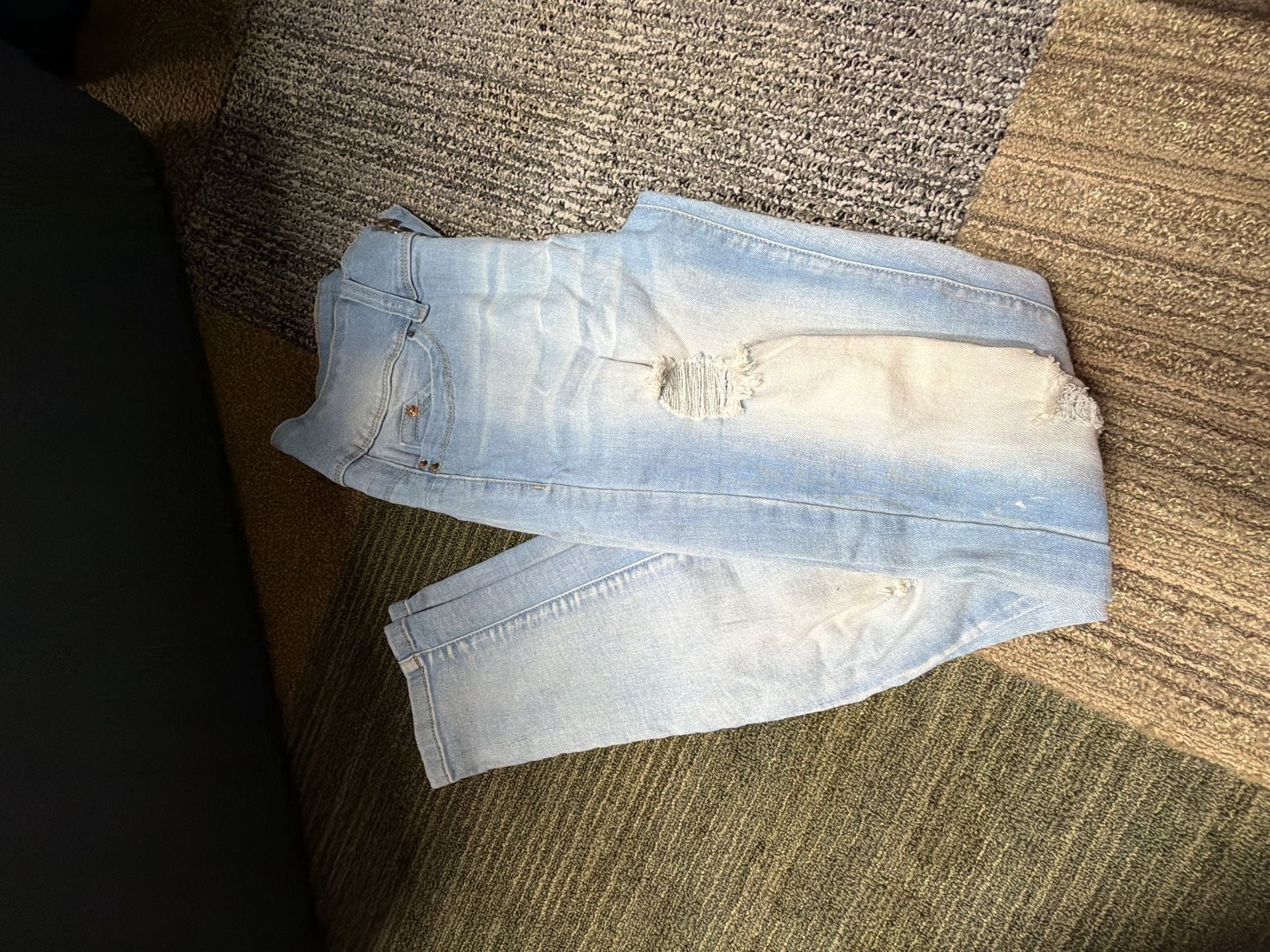 Wanna Betta Butt? Mid Rise Distressed Skinny Jeans Size 7/28 4