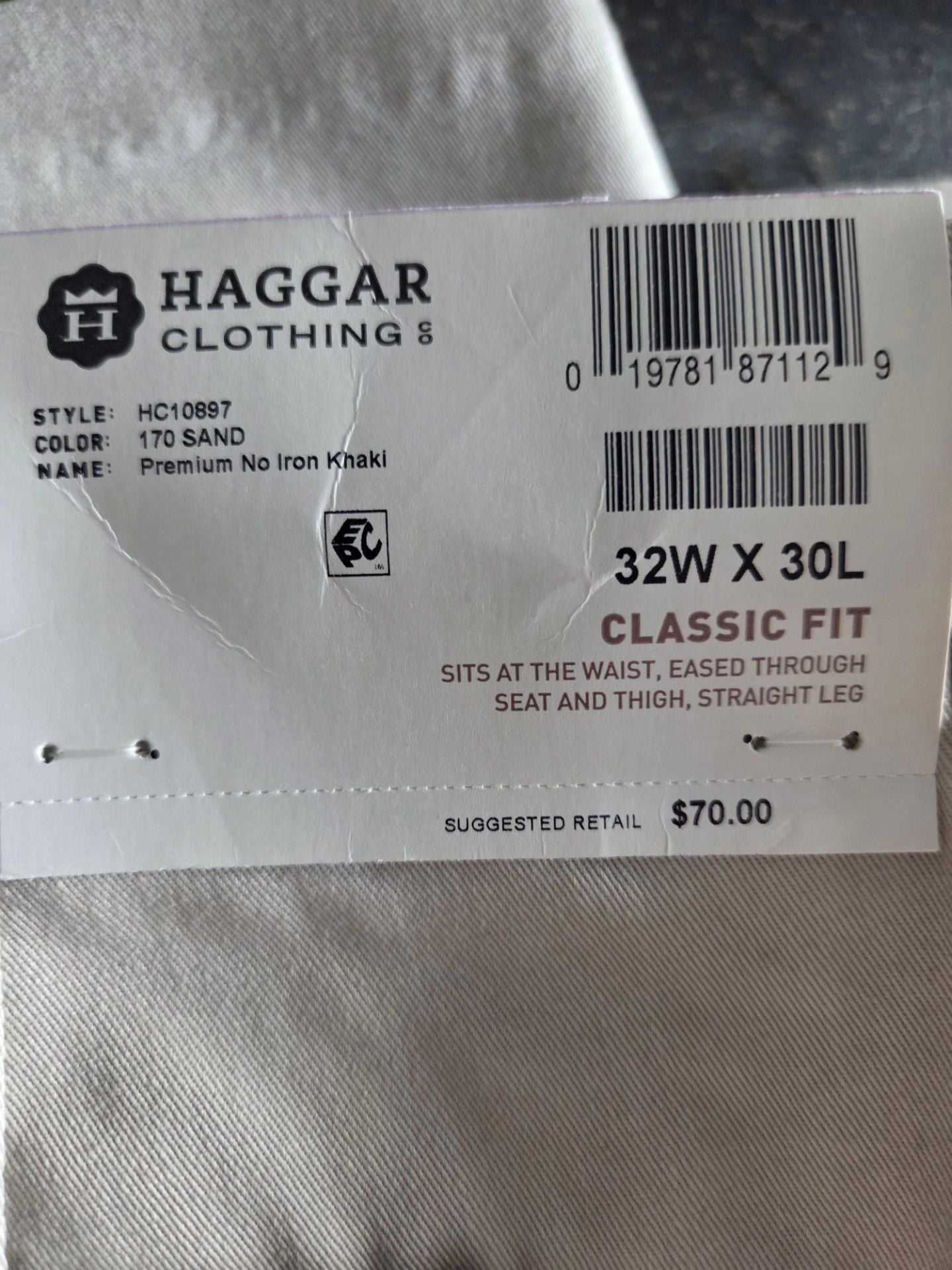 Haggar Premium No Iron Khaki Pleated Classic Fit Pants 32W x 30L.
*$70 on tags* 2