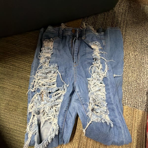 Fashion Nova Size 7 Distressed Skinny Jeans
