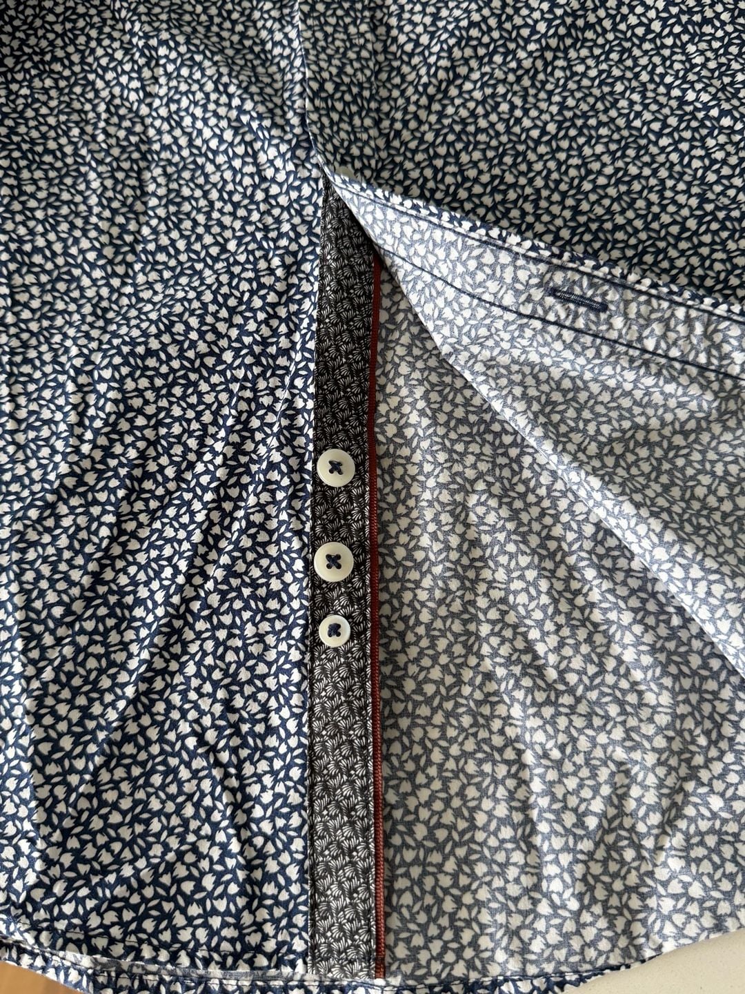 Men’s Benetton Slim Fit navy and white 100% cotton Shirt Size M 6