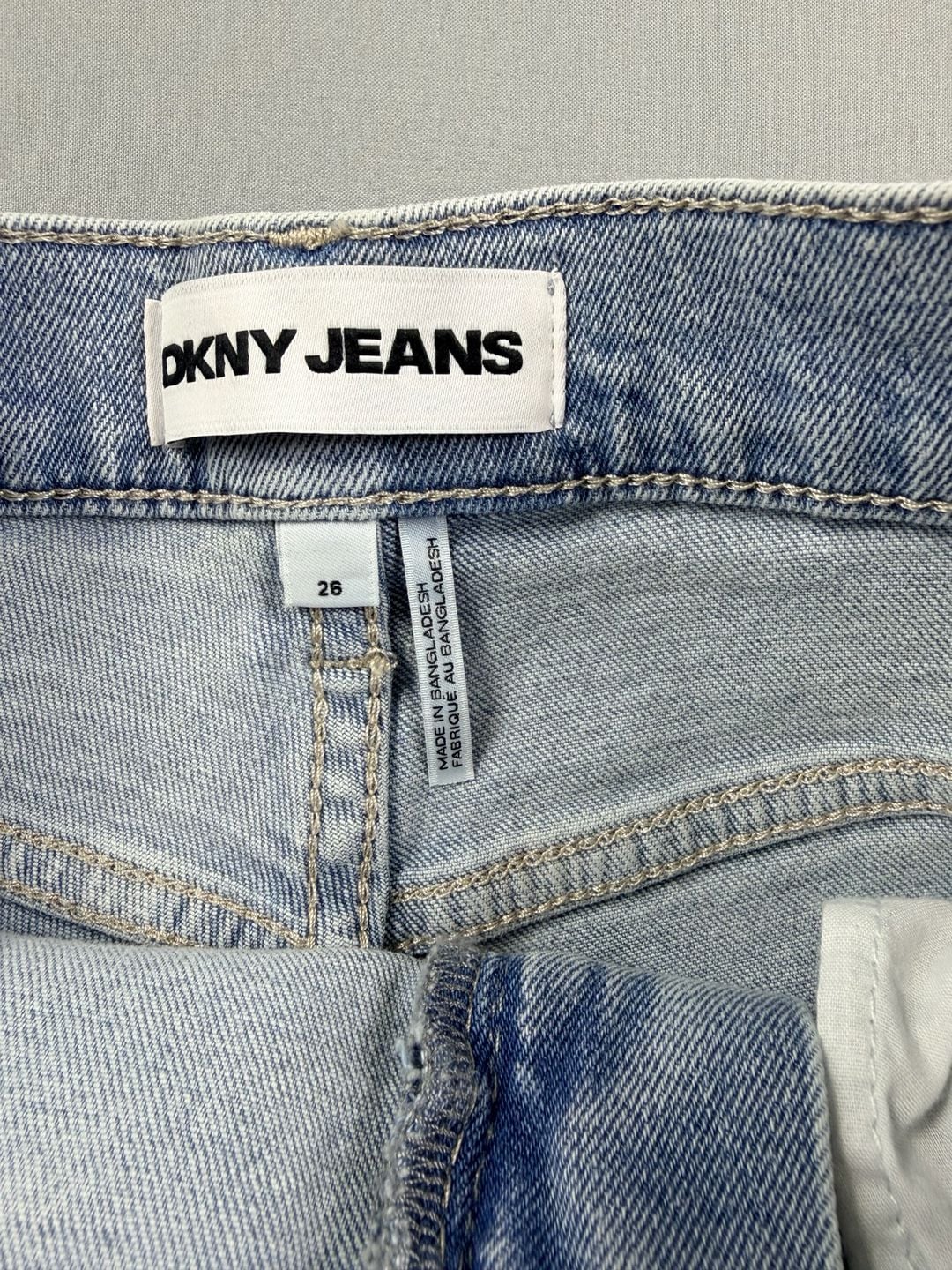 DKNY Jeans Mid Rise Raw Hem Denim Shorts Size 26 Y2K Classic 7