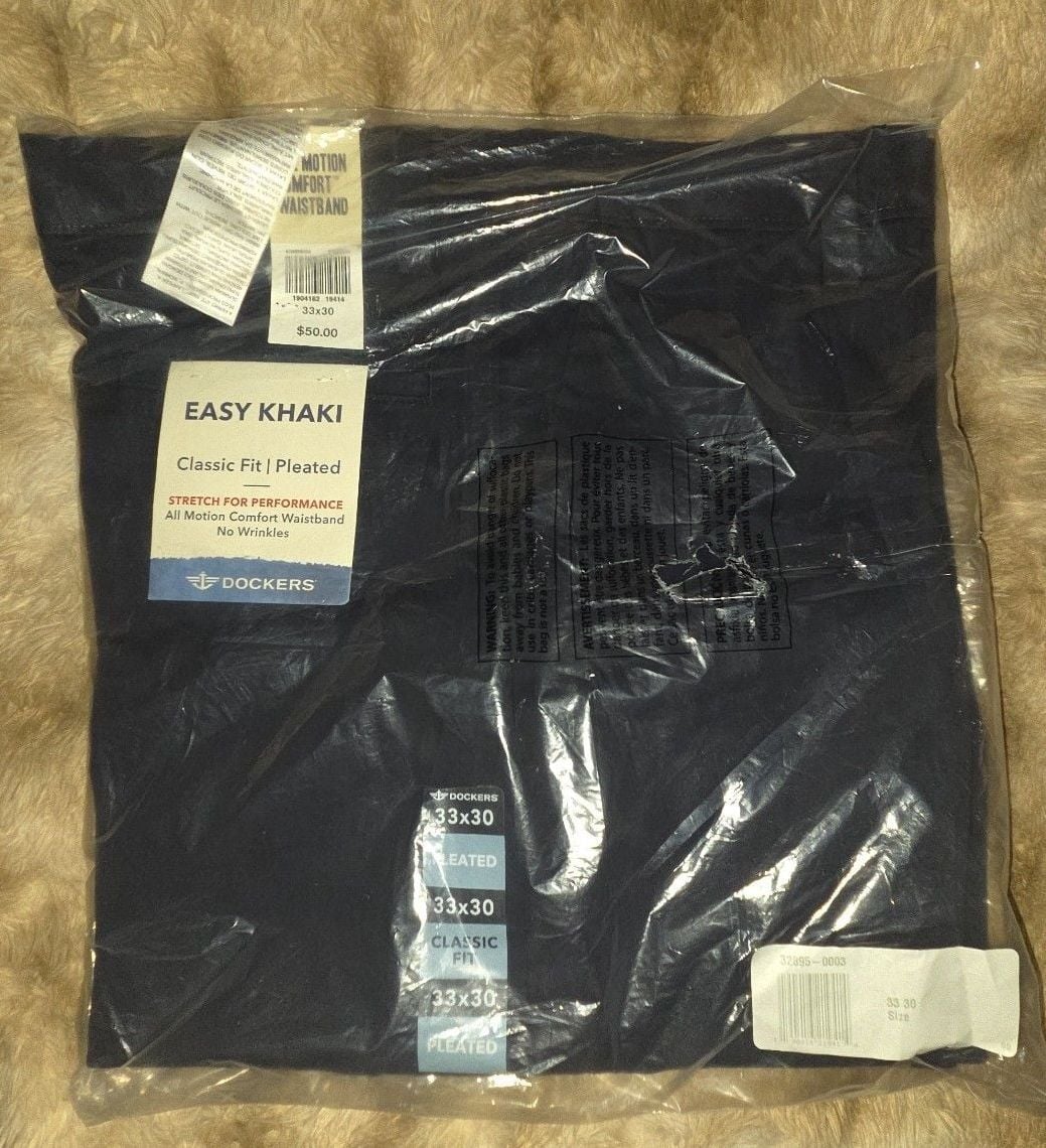 Dockers Easy Khaki Classic Fit Pleated Pants 33x30.
*Average price is $38 on sellraze (see pic) 1