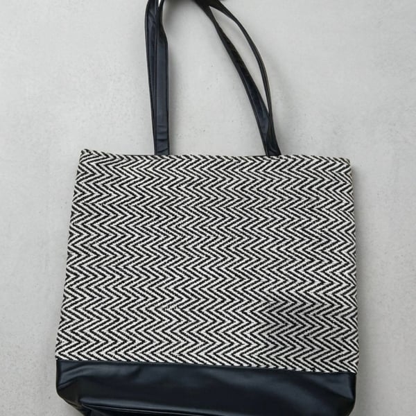 Black and White Chevron Woven Tote Bag with Tassel