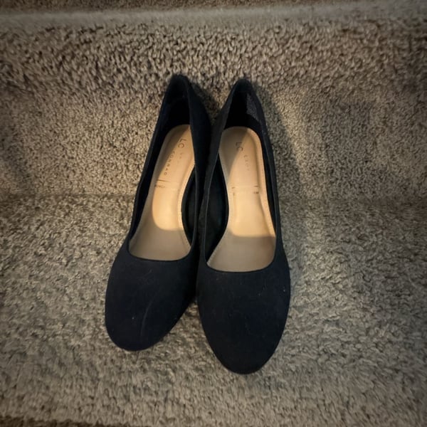 LC Lauren Conrad Black Suede Memory Foam Pumps size 8