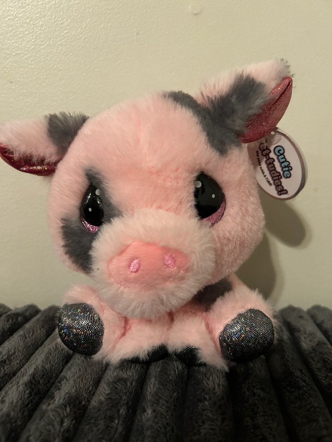 Cutie Pet-tudies 249840 Pig Plush Wrist Cuff – Cecil, 1