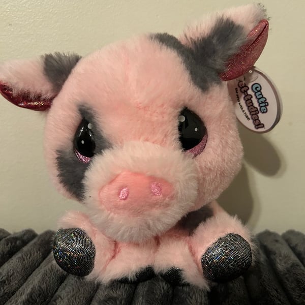 Cutie Pet-tudies 249840 Pig Plush Wrist Cuff – Cecil,