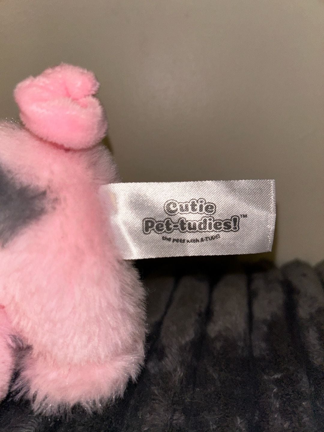 Cutie Pet-tudies 249840 Pig Plush Wrist Cuff – Cecil, 7