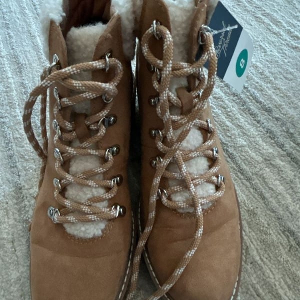 Universal Thread Women's Size 8 Faux Fur Lace-Up Hiking Boots