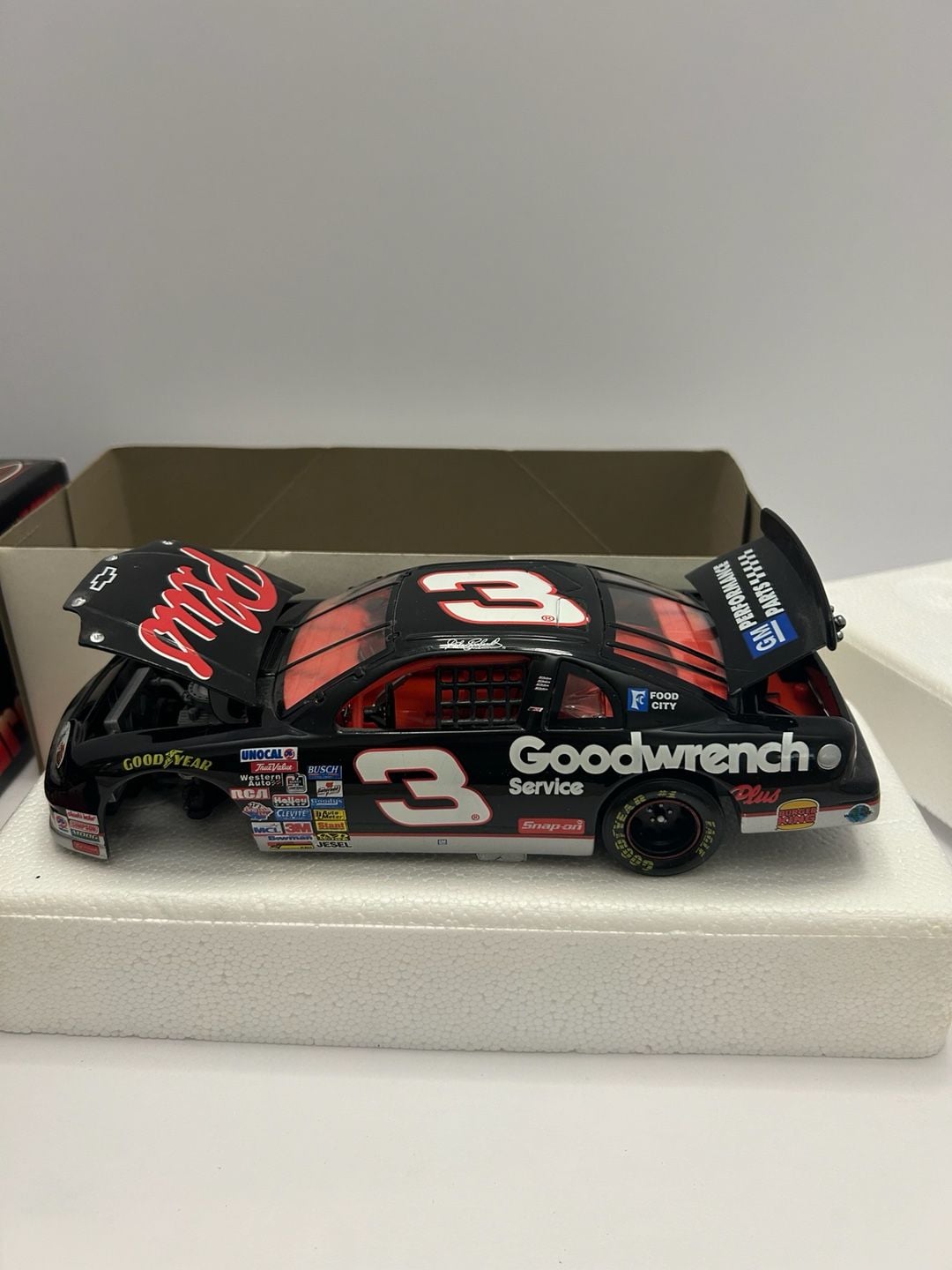 Action 1:24 Scale Dale Earnhardt #3 Goodwrench Parts Plus 1997 Monte Carlo Diecast 1