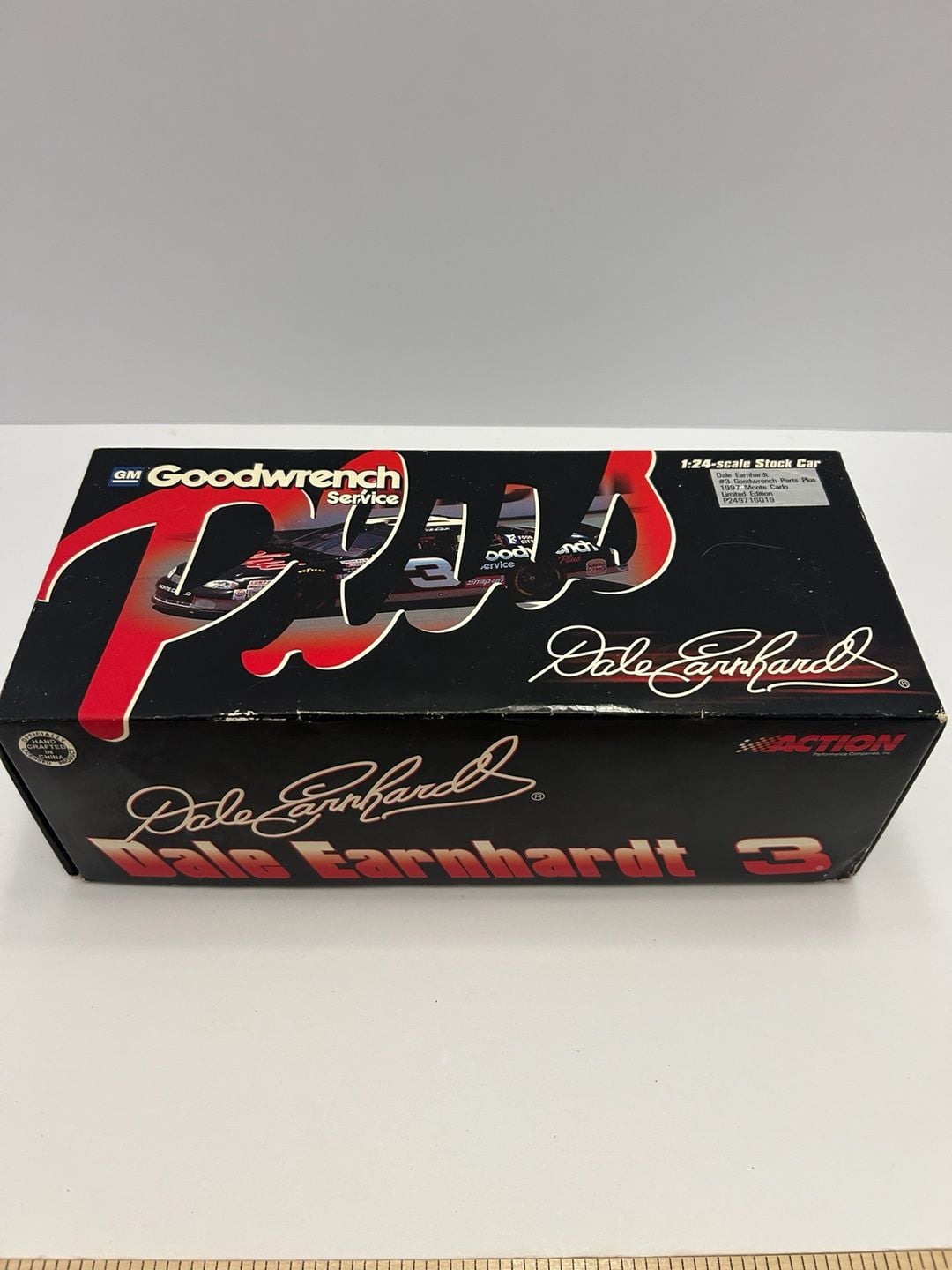 Action 1:24 Scale Dale Earnhardt #3 Goodwrench Parts Plus 1997 Monte Carlo Diecast 2