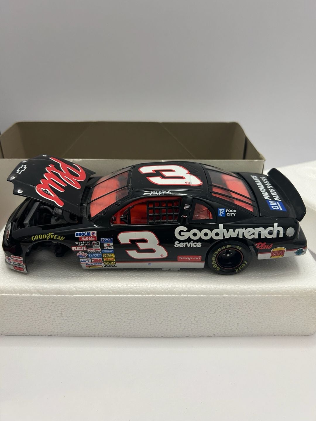 Action 1:24 Scale Dale Earnhardt #3 Goodwrench Parts Plus 1997 Monte Carlo Diecast 3
