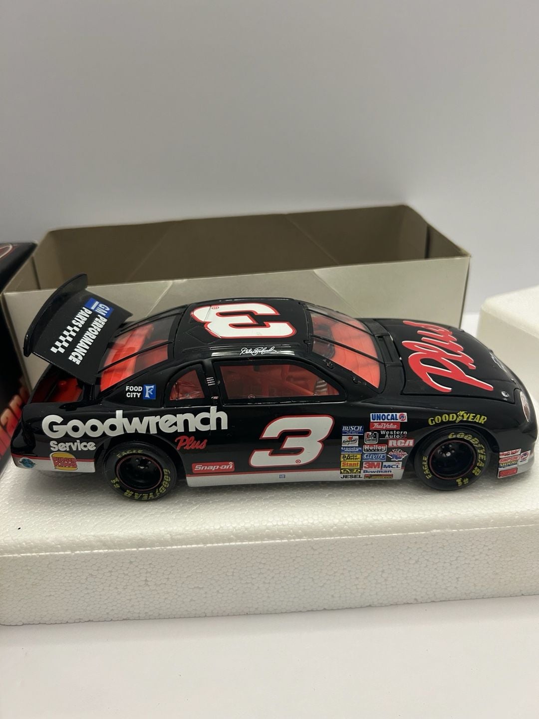 Action 1:24 Scale Dale Earnhardt #3 Goodwrench Parts Plus 1997 Monte Carlo Diecast 4