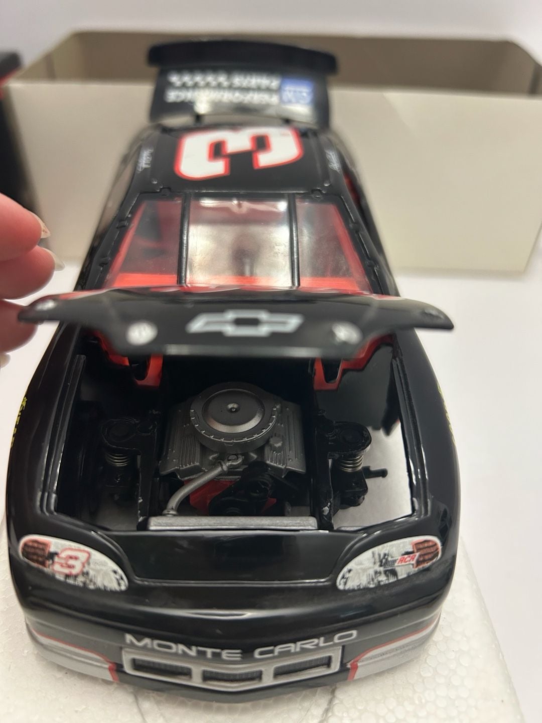 Action 1:24 Scale Dale Earnhardt #3 Goodwrench Parts Plus 1997 Monte Carlo Diecast 6