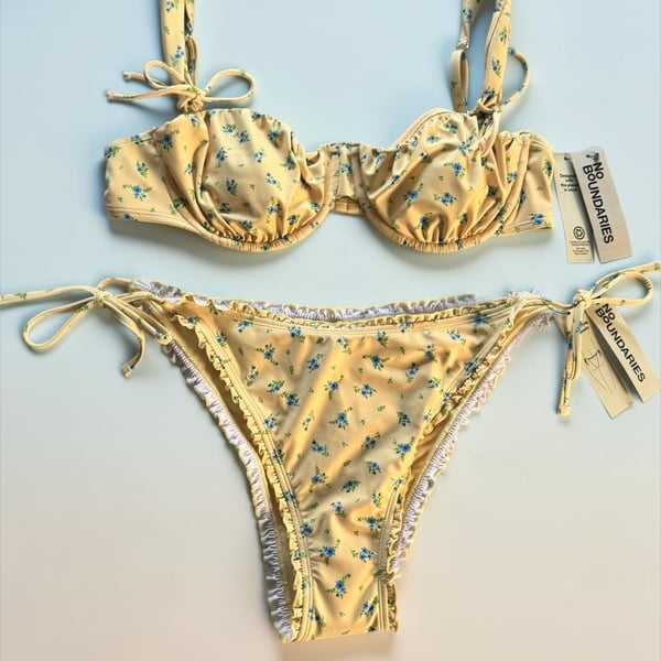No Boundaries Floral Underwire Bikini Set Size XL (16-18)