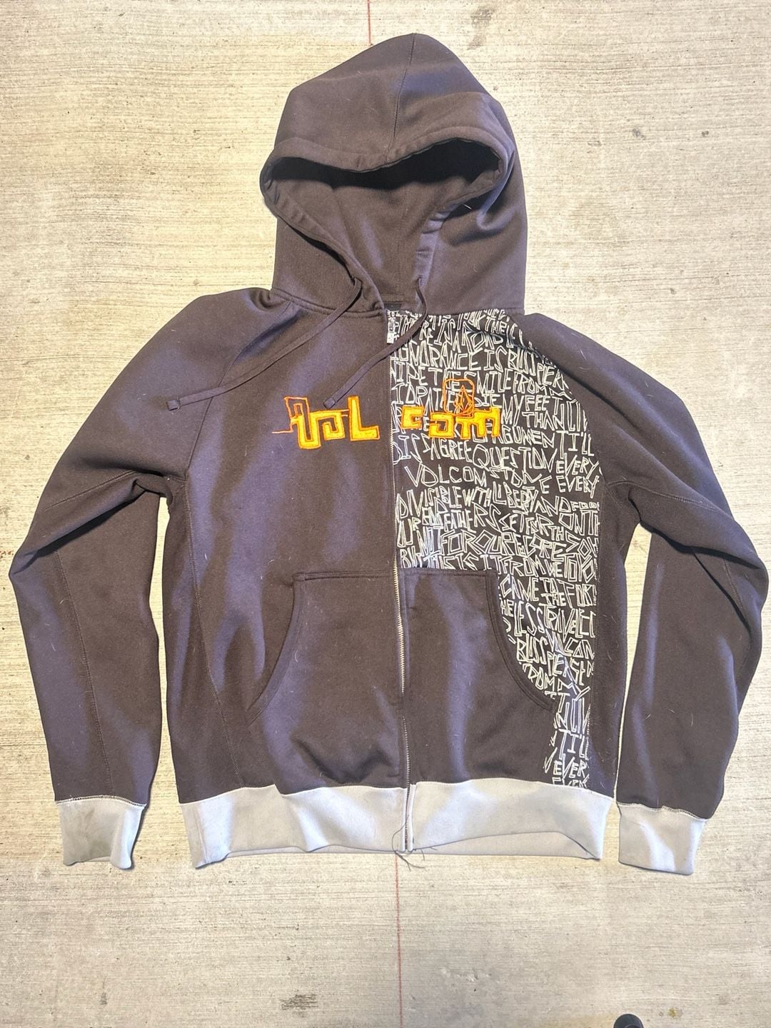 RARE GRAIL Vintage Volcom Full Zip Hoodie Size M Black Graphic Logo 2