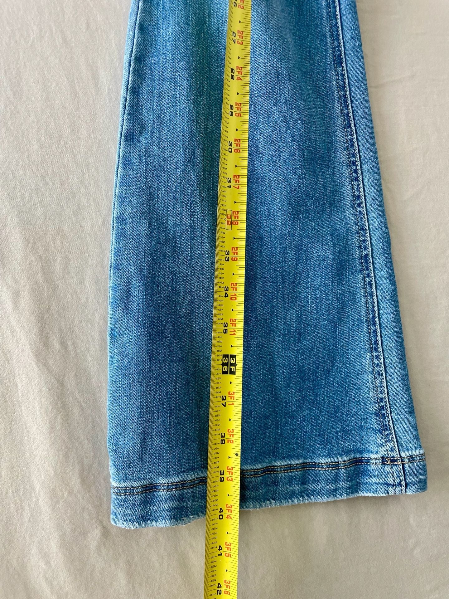 Distressed Women's Size M Button Fly Flare Jeans 13
