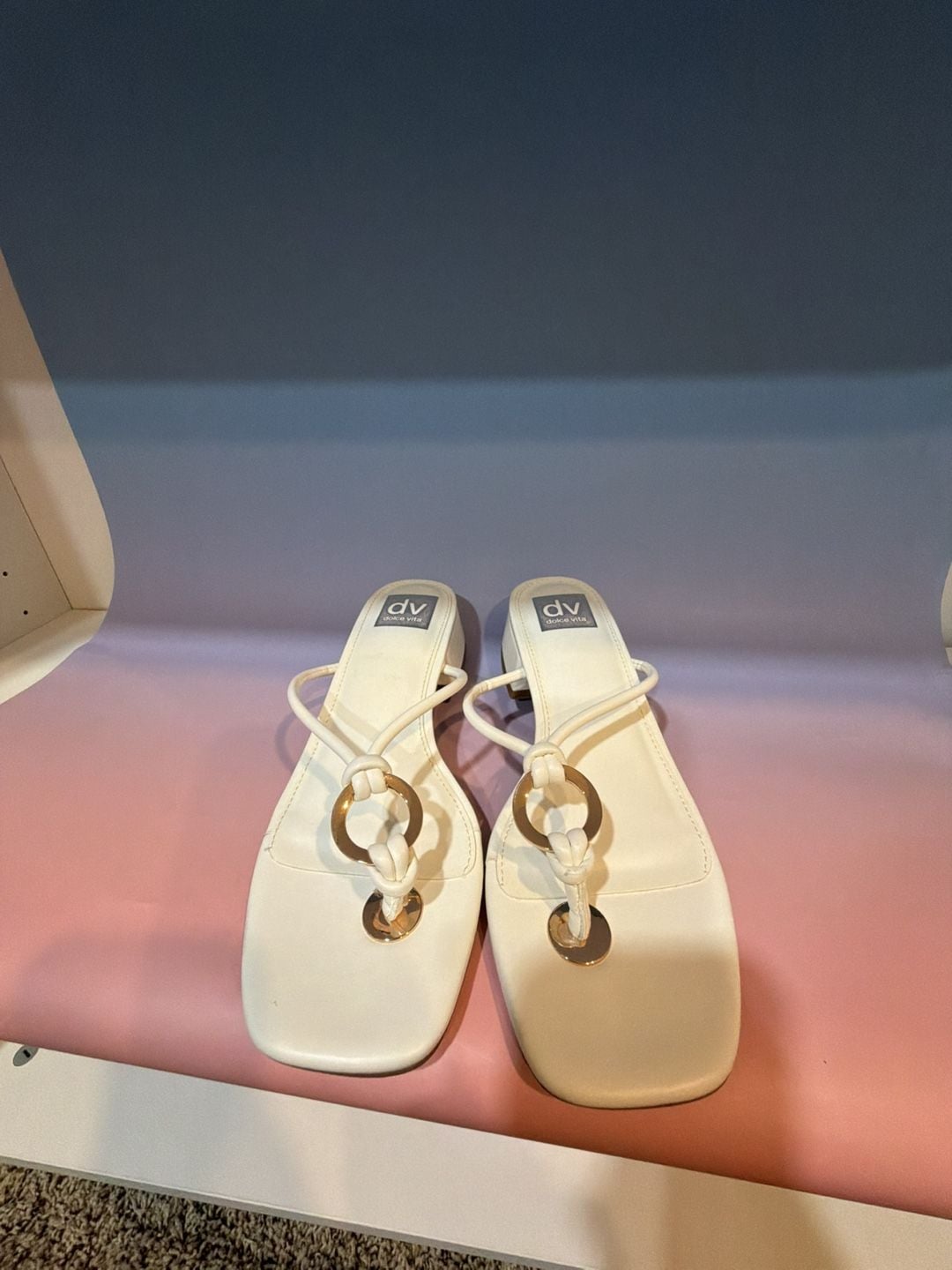 DV Dolce Vita Naomie White Thong Sandals Size 8.5 2
