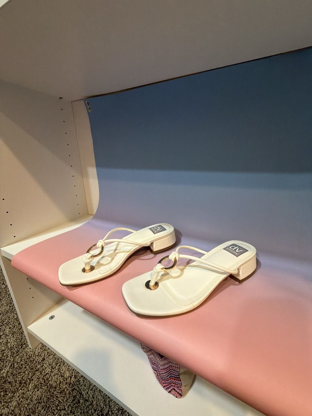 DV Dolce Vita Naomie White Thong Sandals Size 8.5 3
