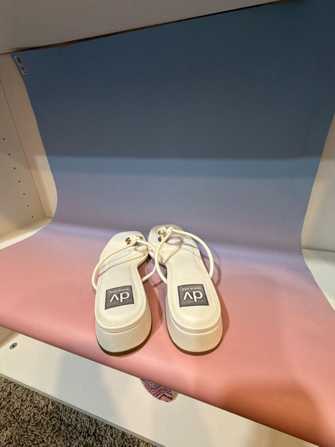 DV Dolce Vita Naomie White Thong Sandals Size 8.5 6