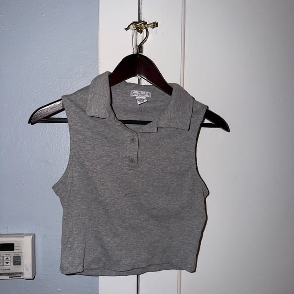 Love Streak Sleeveless Ribbed Polo Crop Top Gray Size M