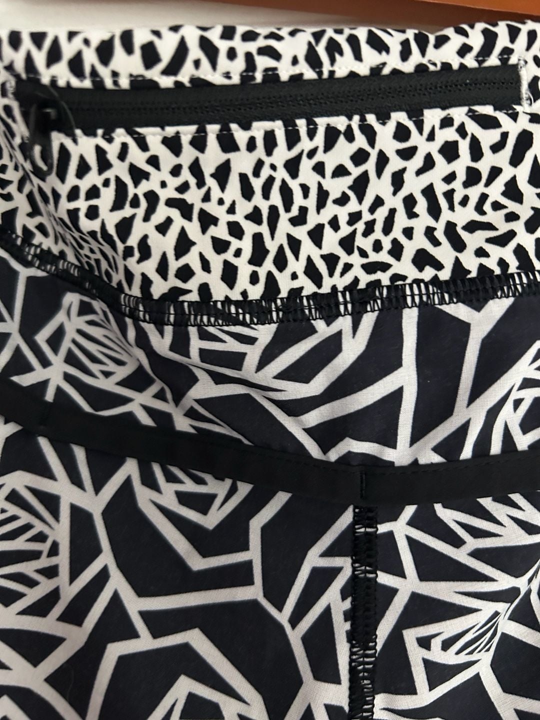 Lululemon Speed Up Shorts Posey Black White Mosaic size 10 5