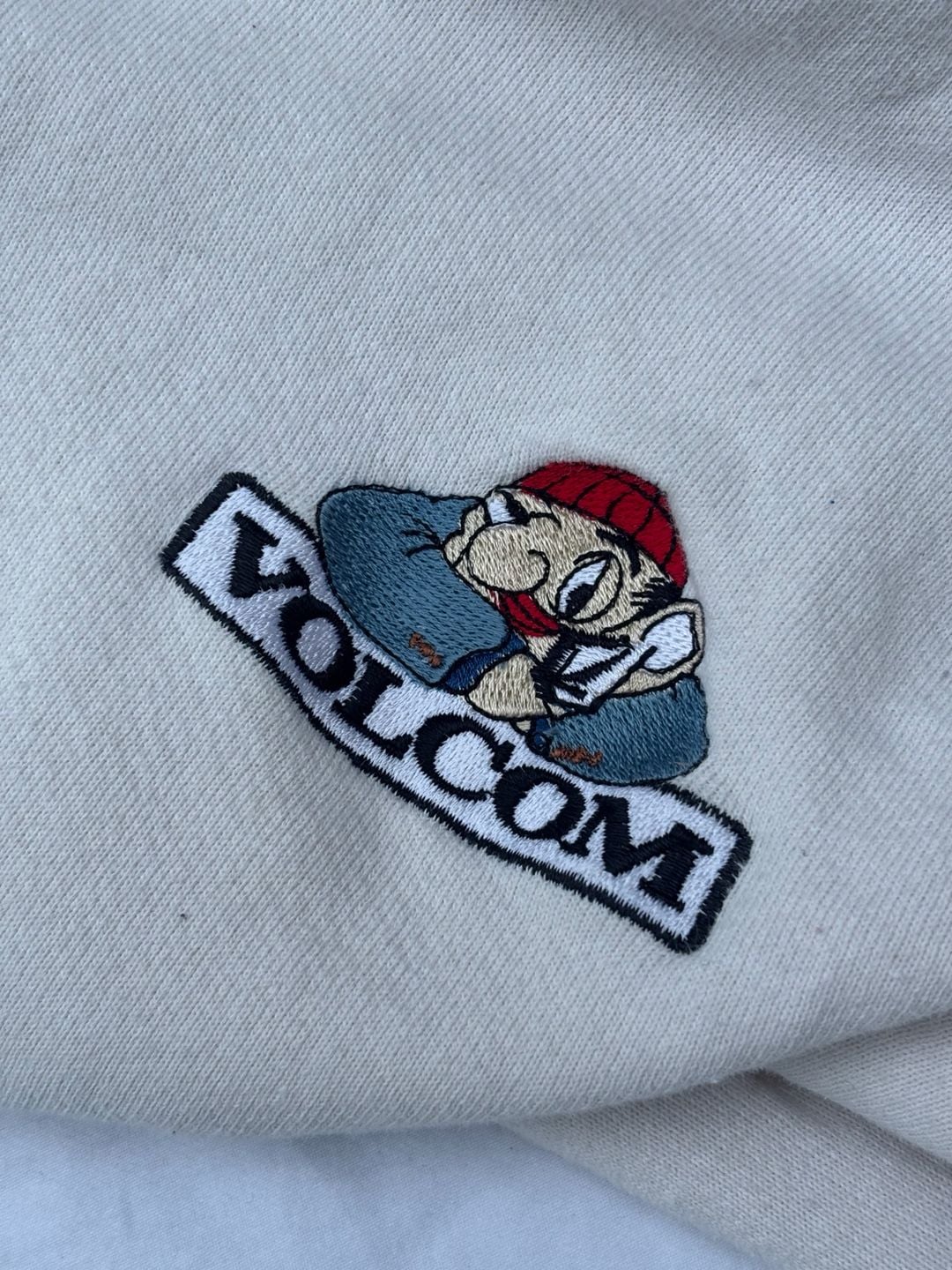 Vintage Volcom Embroidered Logo Hoodie 9