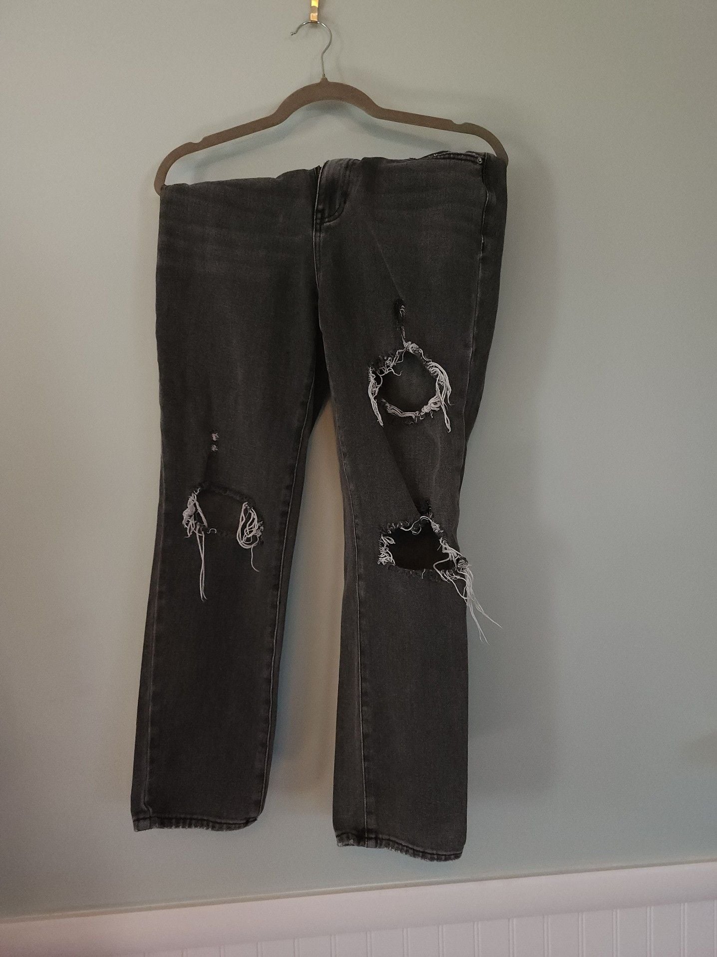 Grungechic Streetstyle PacSun Mom Jean Distressed Black Denim 1