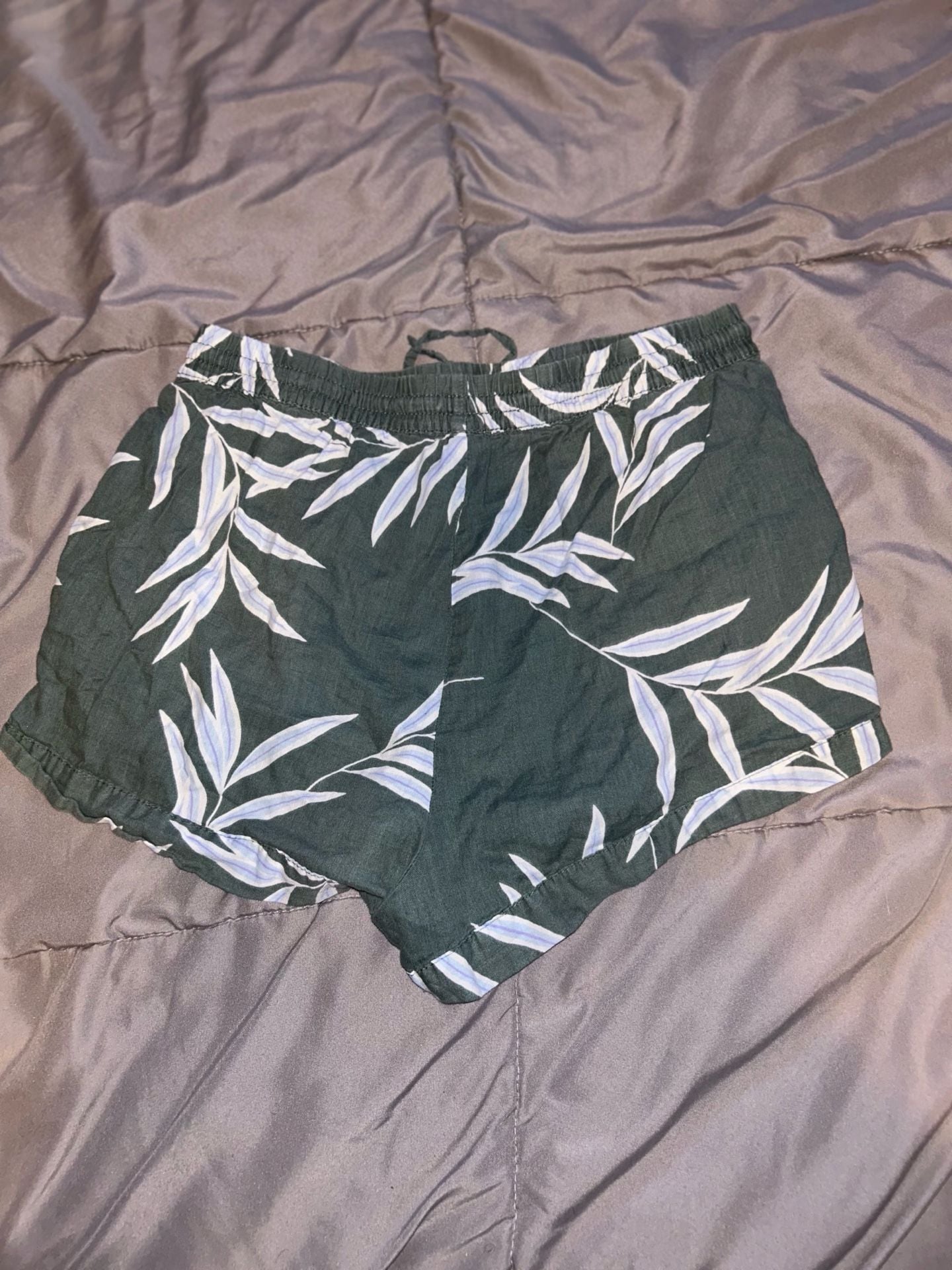 Stars Above Women's XS Leaf Print Pajama Set 9