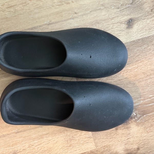 Yeezy Foam Runner Clog Black Size 8