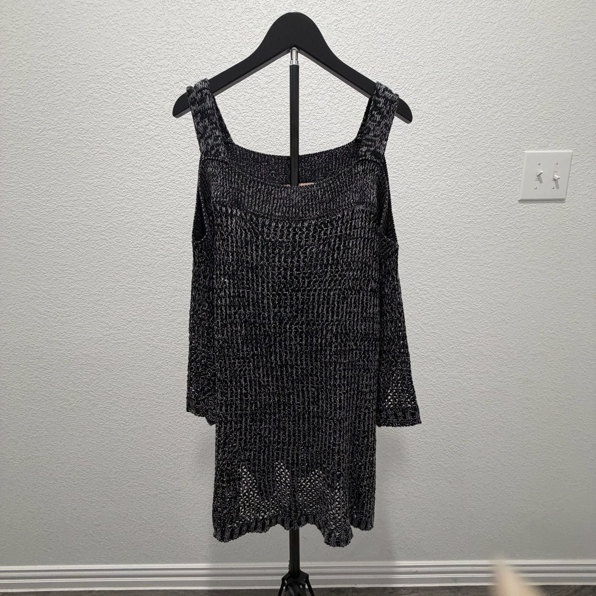 Gibson & Latimer Black and White Cold Shoulder Open Knit Sweater 2X 11