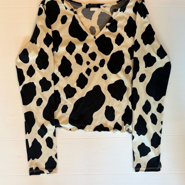 Ruby & Lace Cow Print Long Sleeve Lettuce Edge Top Size M