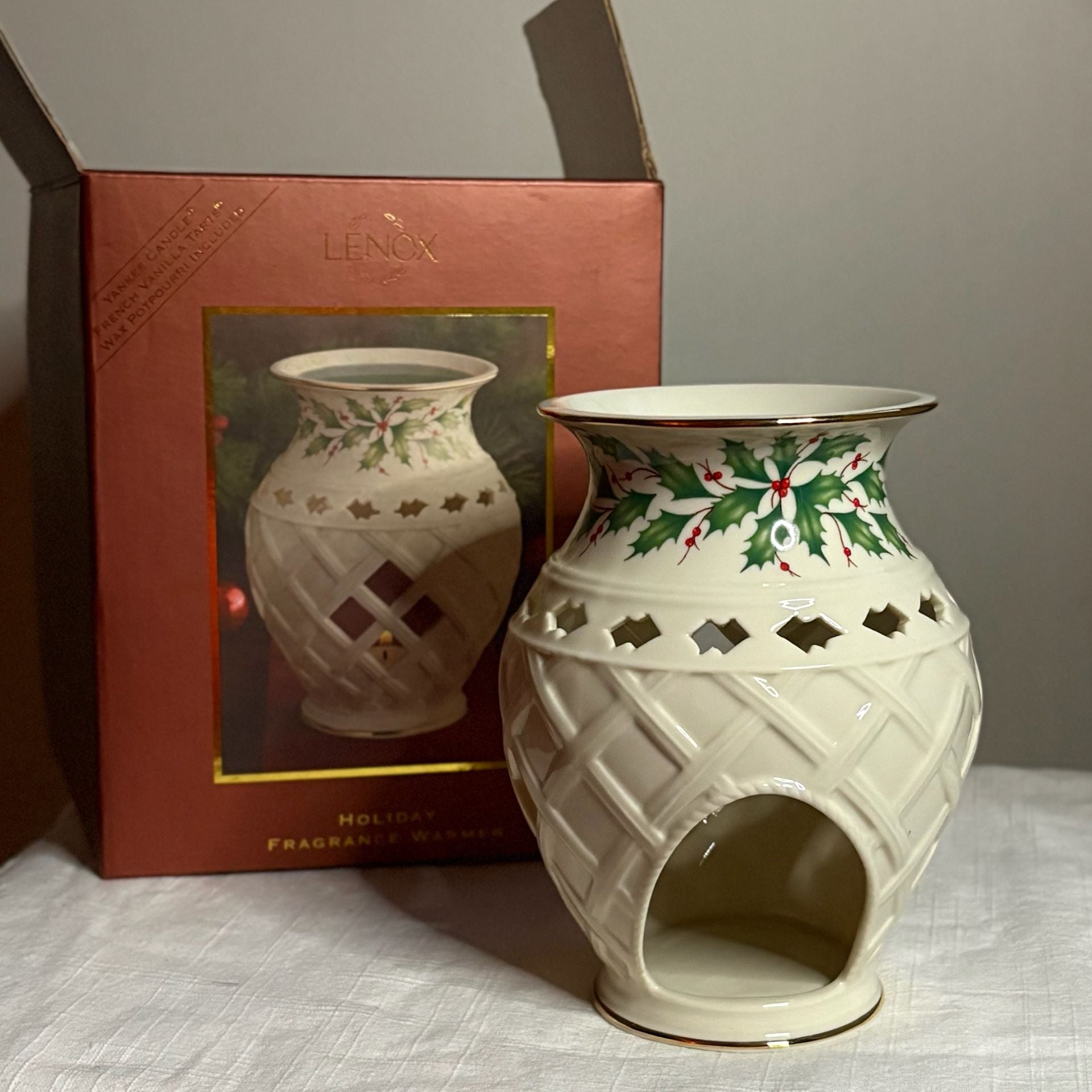 Lenox Holiday Collection Porcelain Fragrance Warmer 3