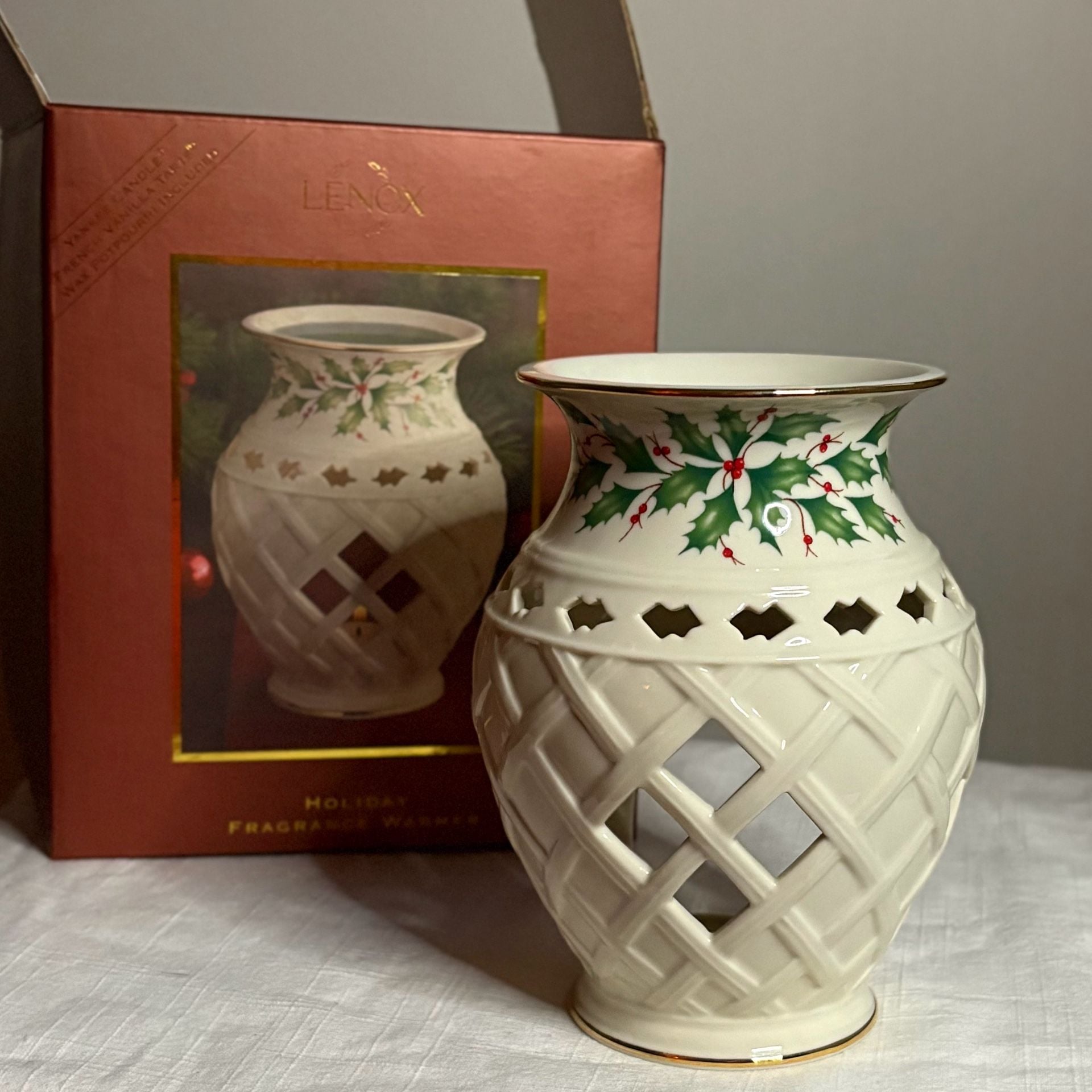 Lenox Holiday Collection Porcelain Fragrance Warmer 4