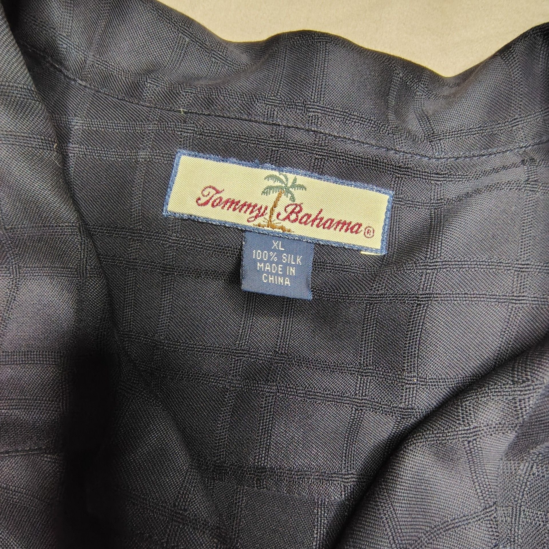 Tommy Bahama Men's XL Black 100% Silk Short Sleeve Button Down Shirt 11