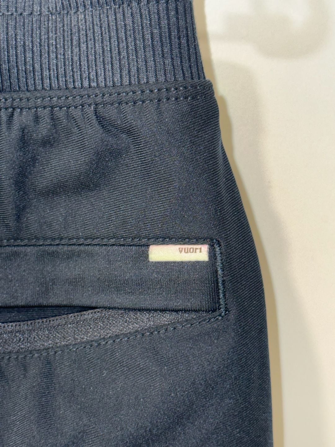 Vuori The Rise The Shine Joggers Size Medium 4