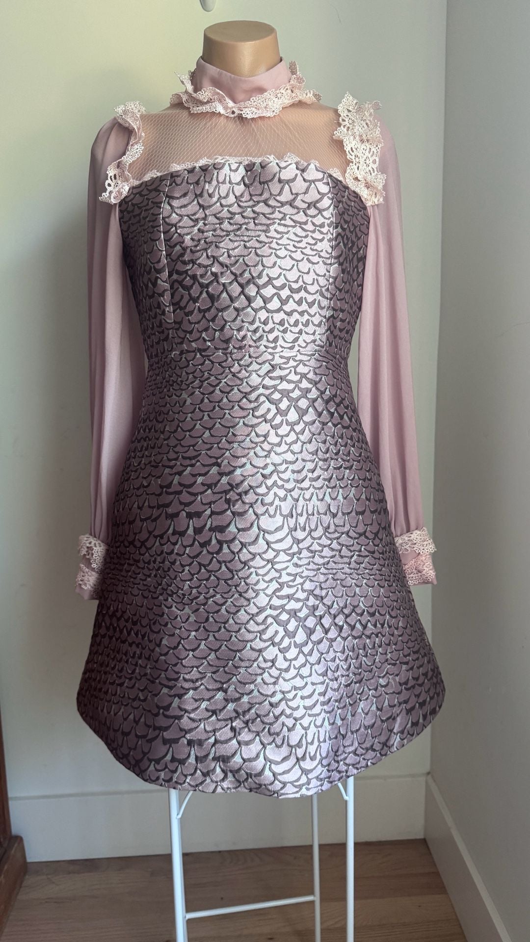 Stunning Like New Burryco Blush Pink Metallic Scale Jacquard Mini Dress Small 2