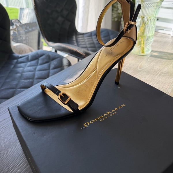Donna Karan Pryce Barely There Sandals Black Size 10