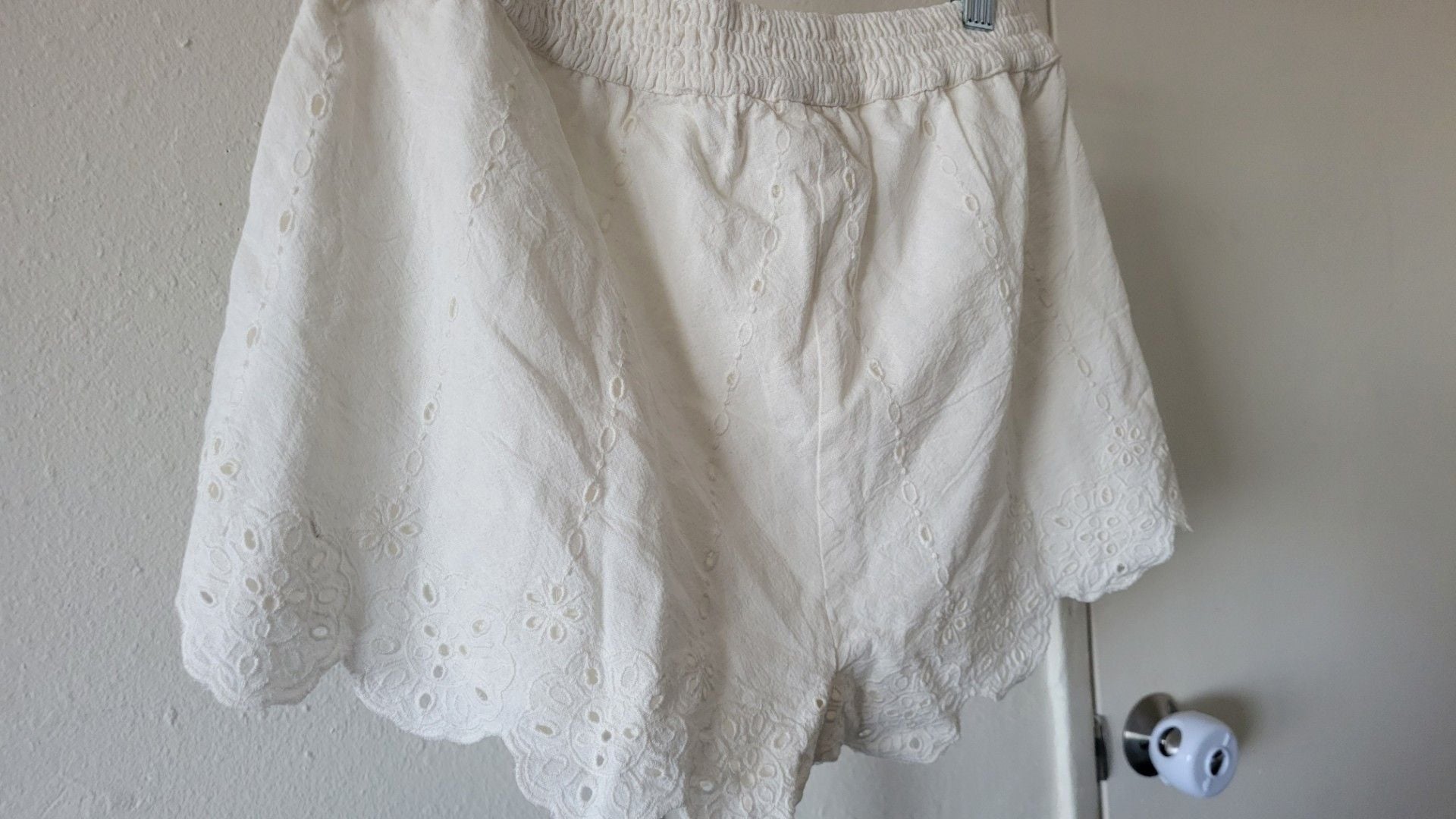 Saltwater Luxe White Eyelet Embroidered Shorts Size S 1