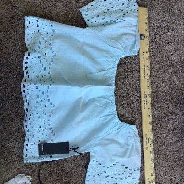 Forever 21 Light Blue Eyelet Off-Shoulder Woven Top Size S